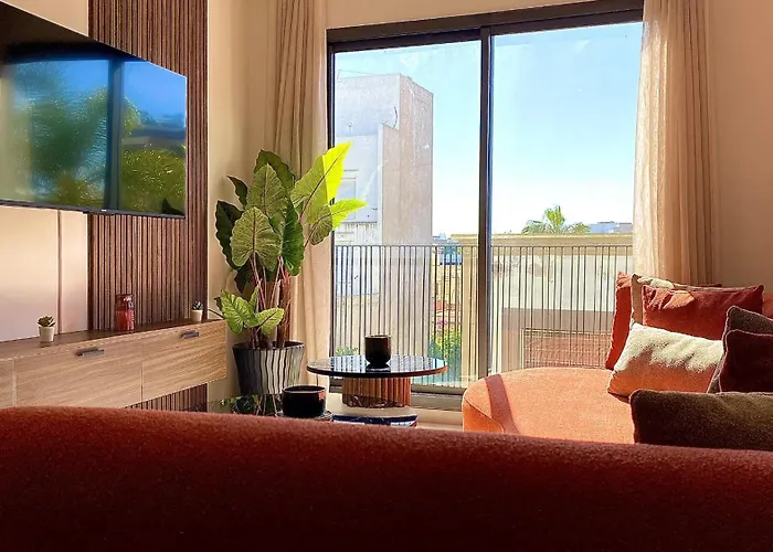 Dynasty Estate - Palmiers Luxury Suites About 3 Min From Tram Station